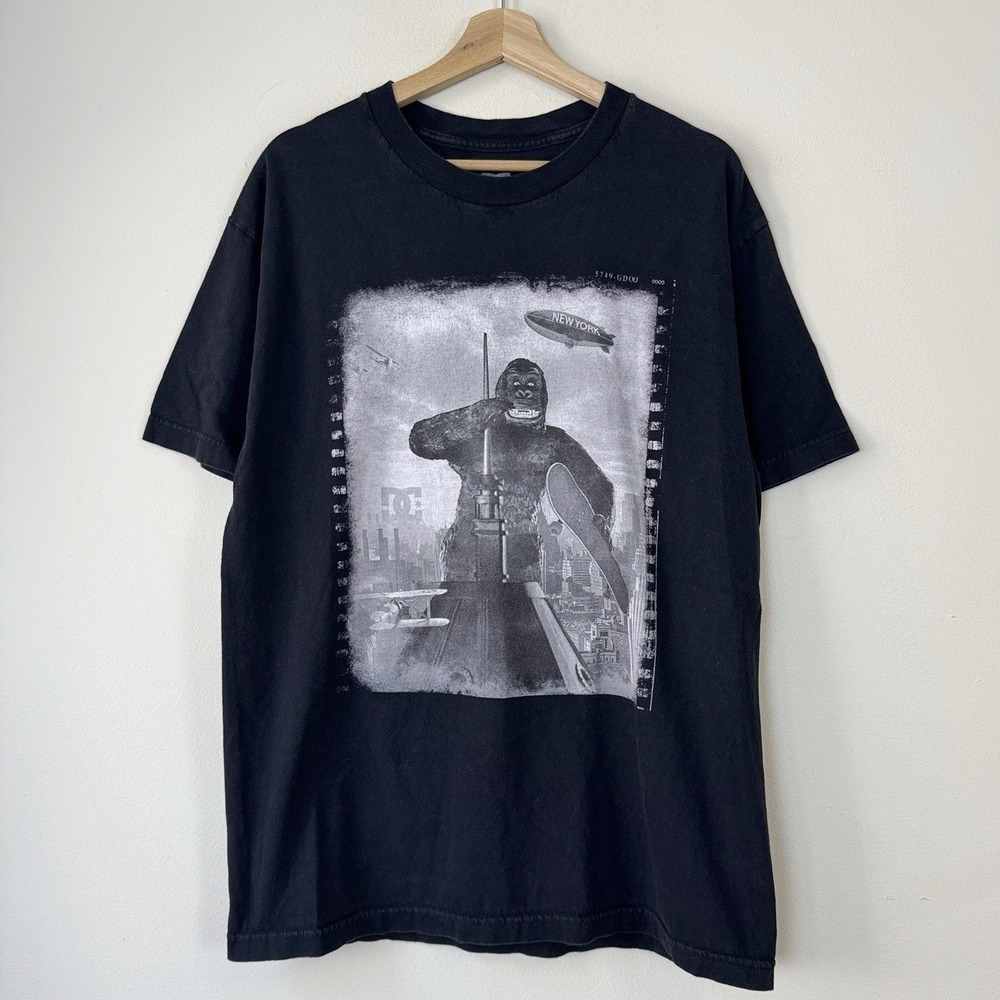 DC Skate Skateboarding King Kong New York Graphic Black Tee Shirt - Large